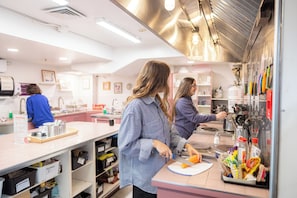 Shared kitchen - Auberge Saintlo Montréal  - Hostel (Montreal)