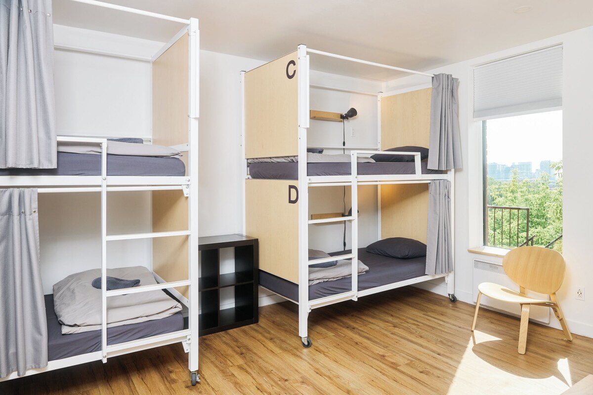 WiFi (free), bed sheets