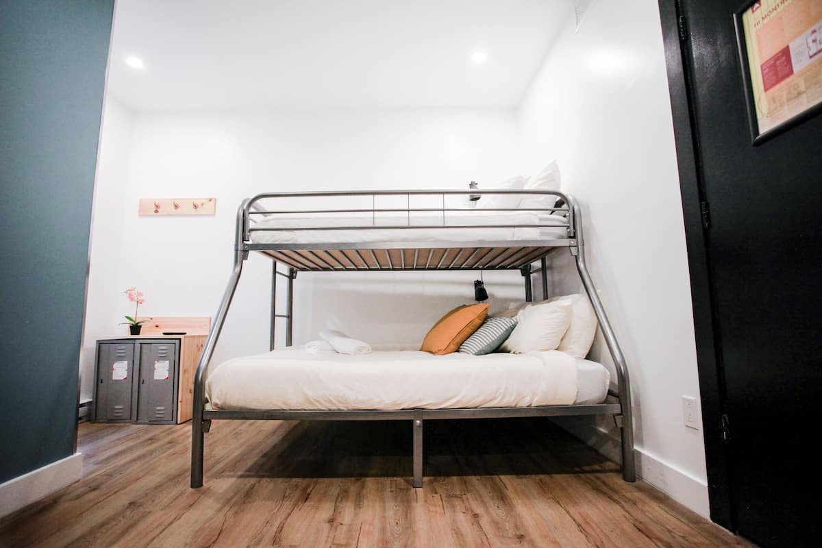 Chambre triple familiale | AccĂšs au Wi-Fi (inclus), literie fournie