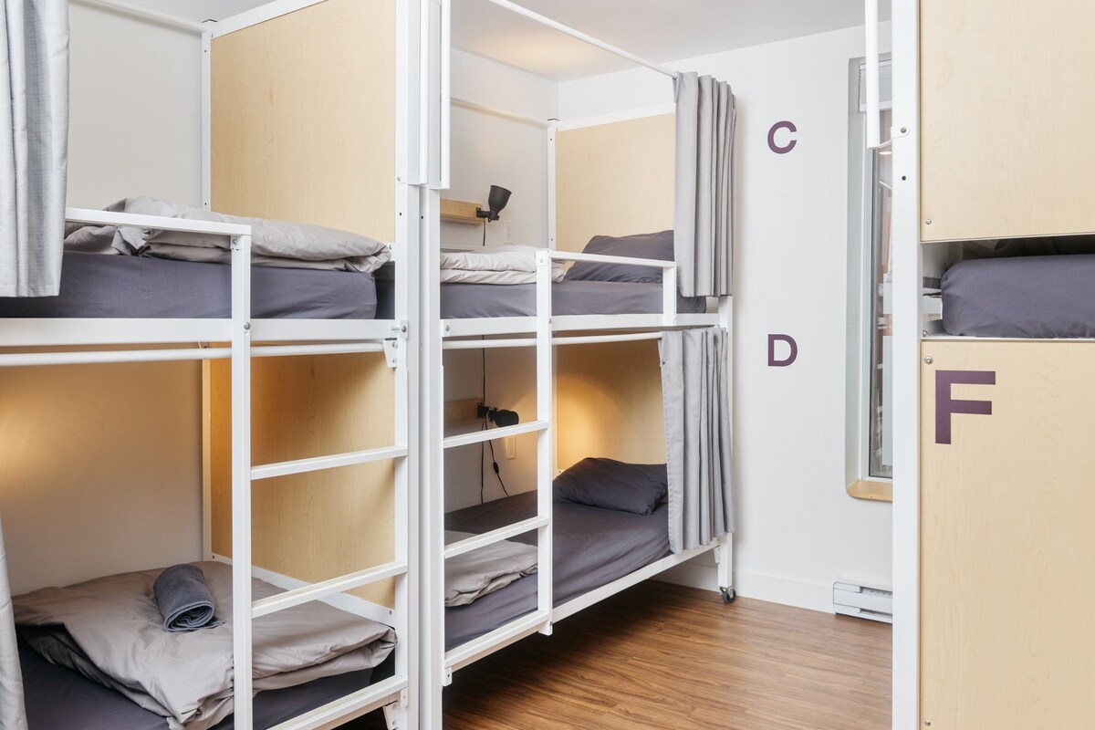 WiFi (free), bed sheets