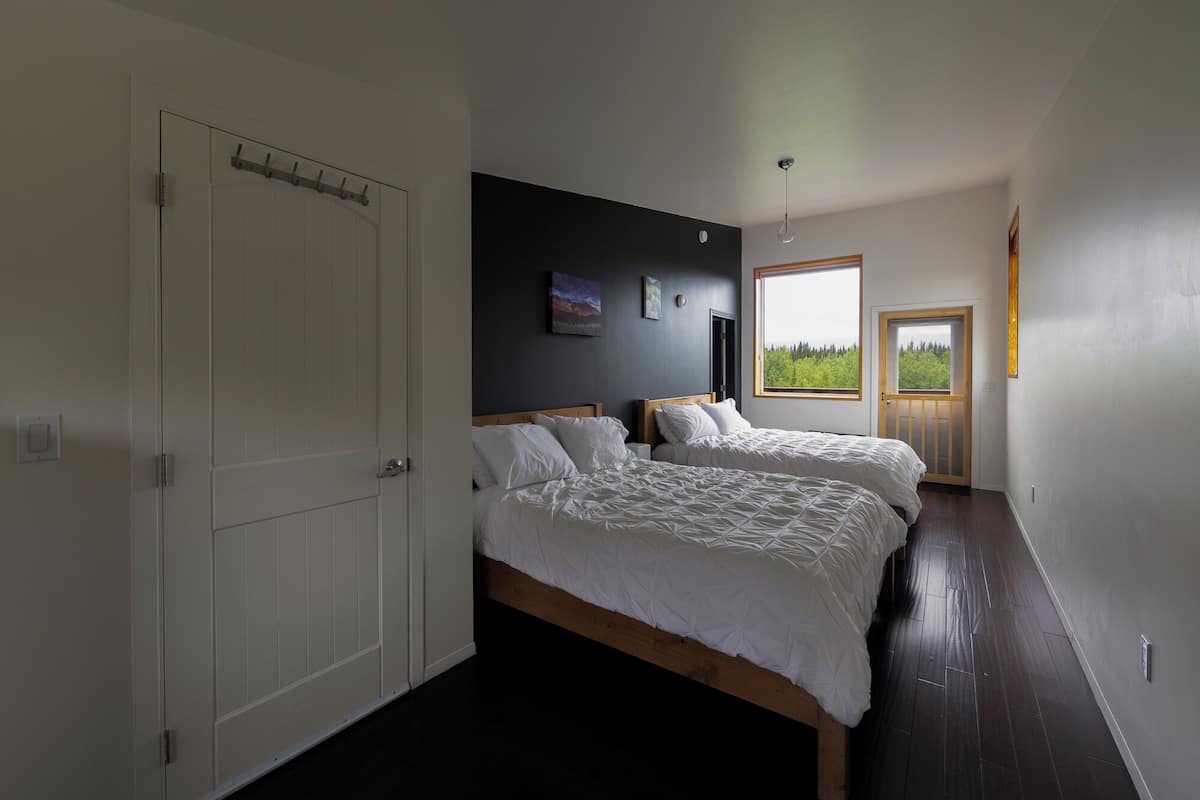 Minibar, wifi gratis y ropa de cama