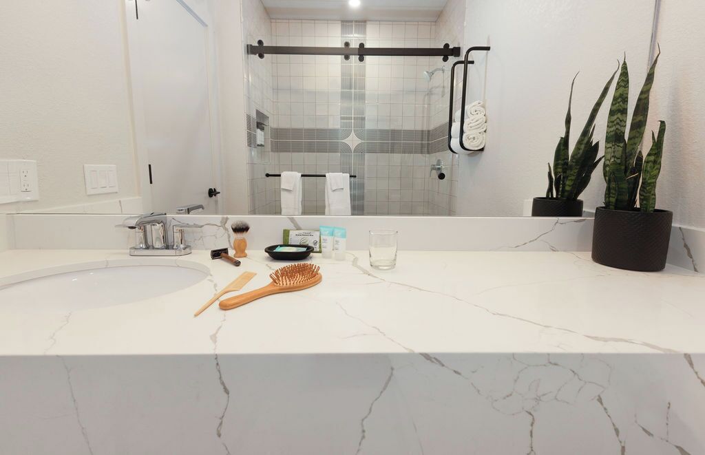 Chambre Classique, en bord de piscine | Salle de bain