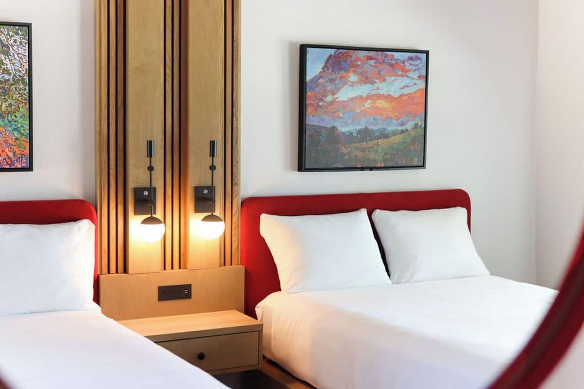 Classic Double Room | Hypo-allergenic bedding, desk, laptop workspace, iron/ironing board