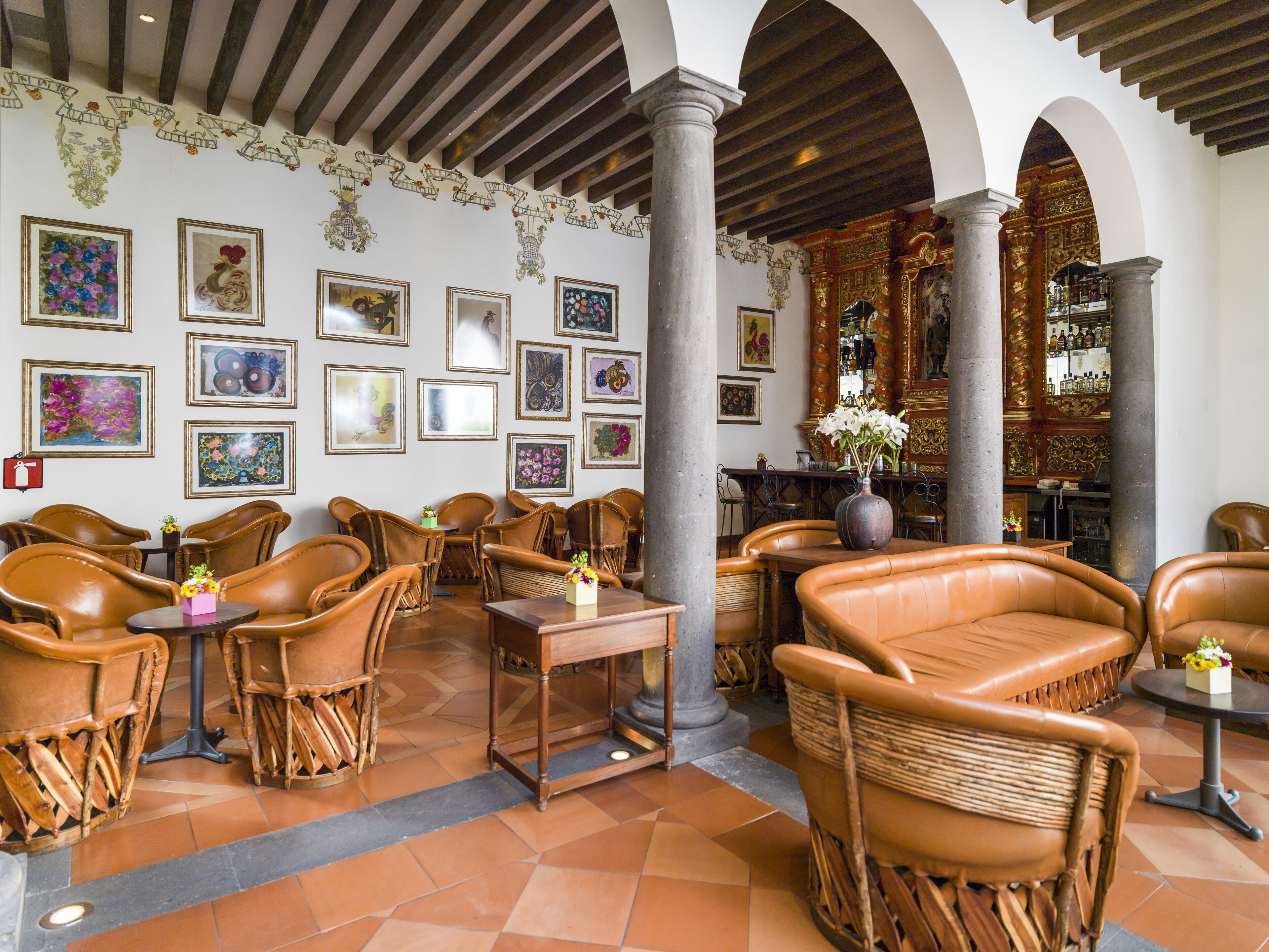 2 bars/lounges, rooftop bar