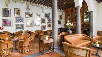 2 bars/lounges, rooftop bar