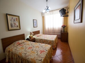 Standard Twin Room | Premium bedding, in-room safe, blackout drapes, free WiFi