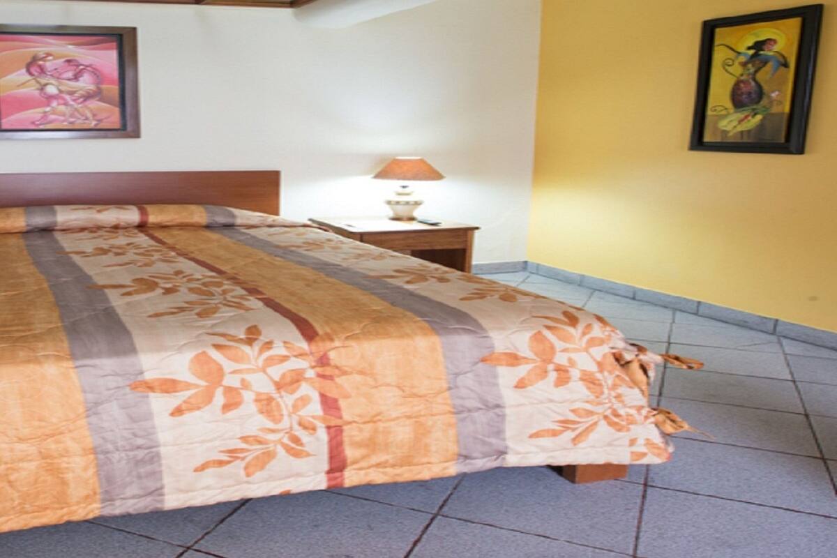Standaard eenpersoonskamer, 1 tweepersoonsbed | Luxe beddengoed, een kluis op de kamer, verduisterende gordijnen