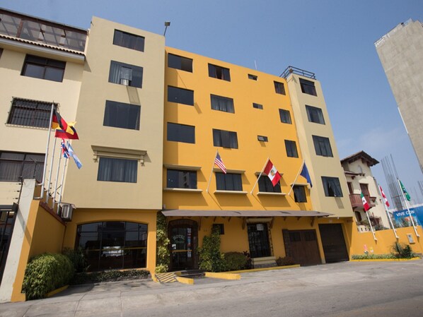 Front of property - Hotel Nirvana (Lima)
