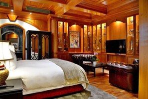 Premium bedding, down comforters, minibar, in-room safe