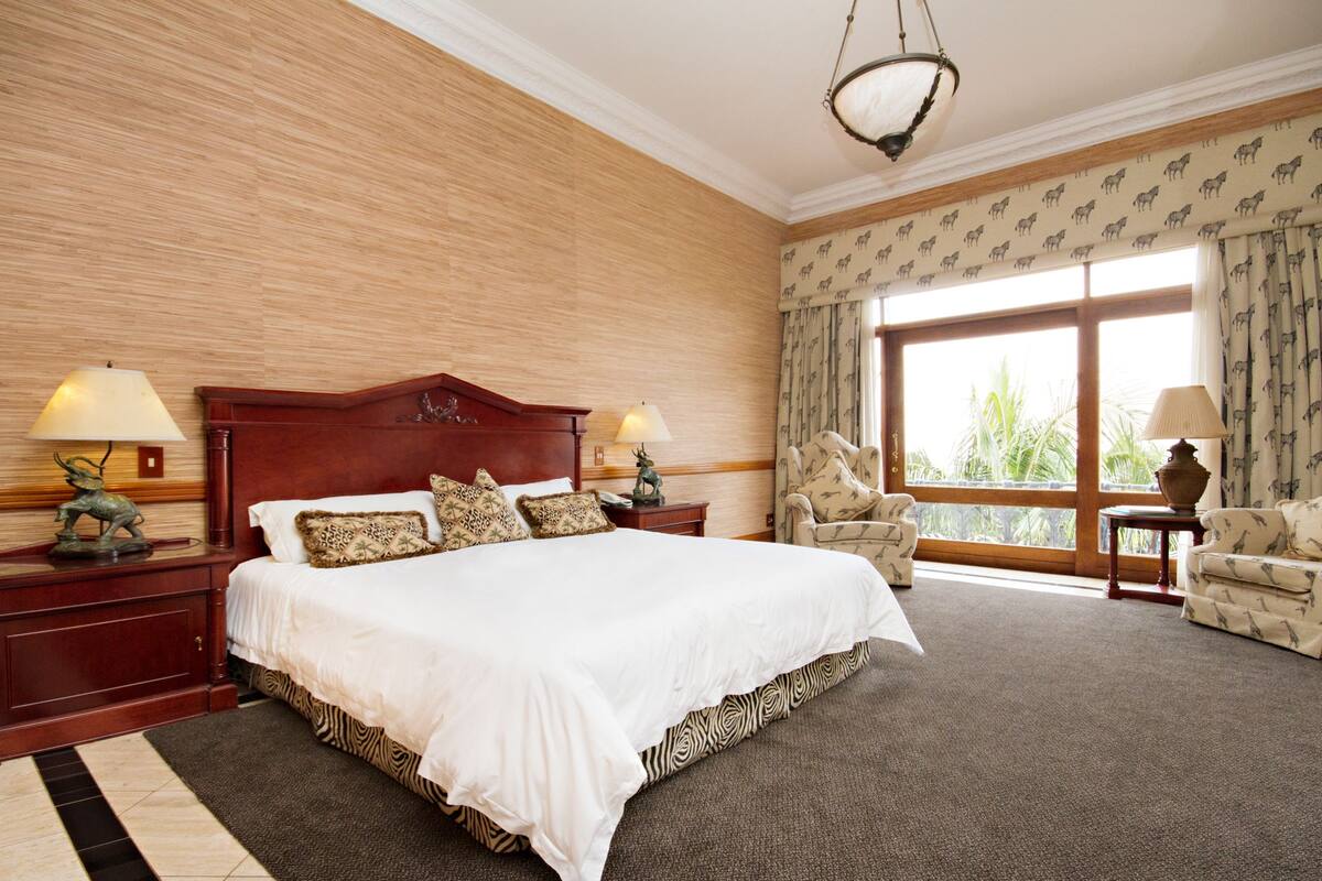 Presidential Suite | Premium bedding, down duvets, minibar, in-room safe
