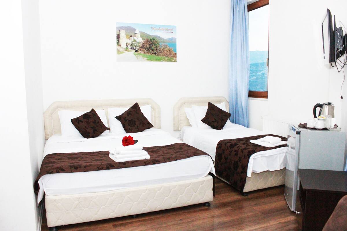 패밀리 스위트, 시내 전망 | 객실 내 금고, 방음 설비, 무료 WiFi, 침대 시트