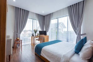 Deluxe Suite, Pool View | Egyptian cotton sheets, hypo-allergenic bedding, pillow-top beds - Aquarium Villa (Hoi An)