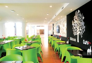 Petit déjeuner buffet (20 MYR par personne)