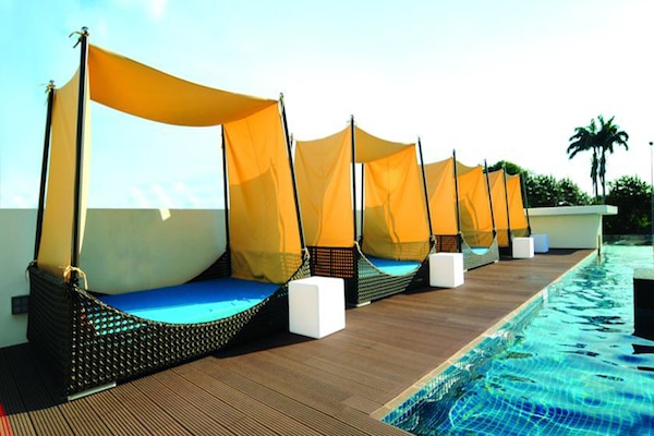 Kolam renang outdoor