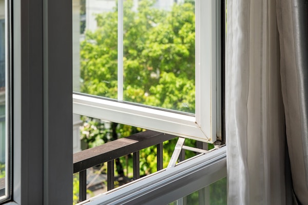 Superior Studio | In-room safe, desk, soundproofing, free WiFi