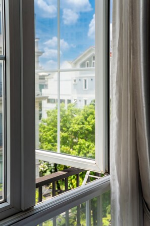 Studio Superior | Két bảo mật tại phòng, bàn, phòng cách âm 