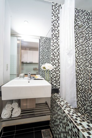 Bathroom - Saigon South Serviced Apartments 2 (Ho Chi Minh City)