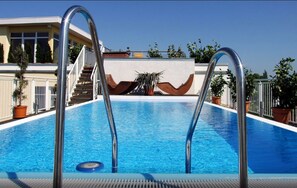 Outdoor pool - Hotel Kubrat an der Spree (Berlin)
