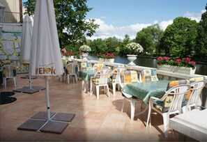 Outdoor dining - Hotel Kubrat an der Spree (Berlin)