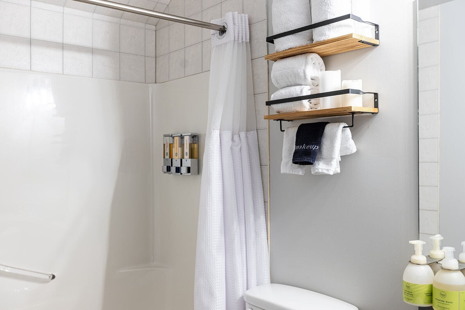 combined shower/bathtub, free toiletries, hair dryer, towels