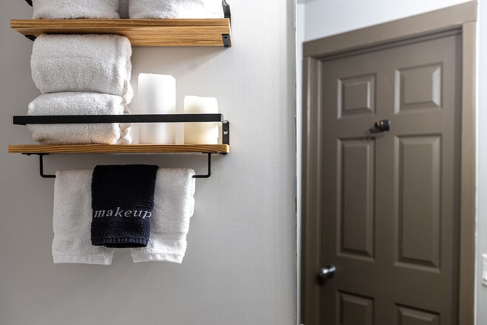 Creekside Villa by null