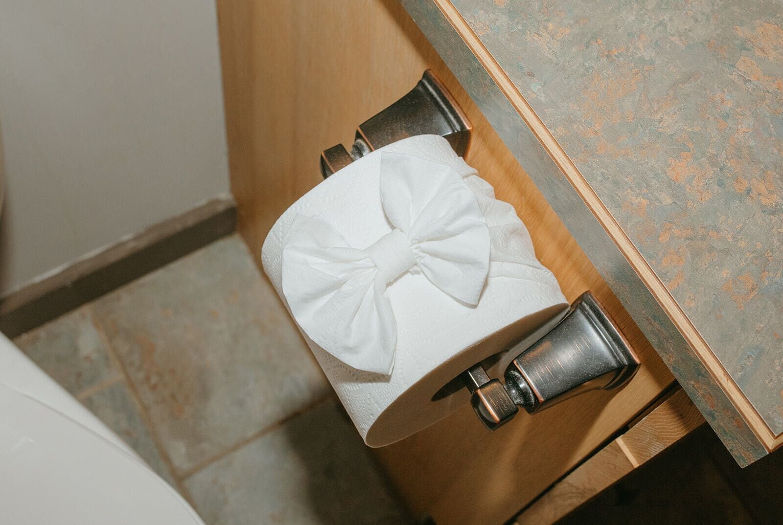 combined shower/bathtub, free toiletries, hair dryer, towels