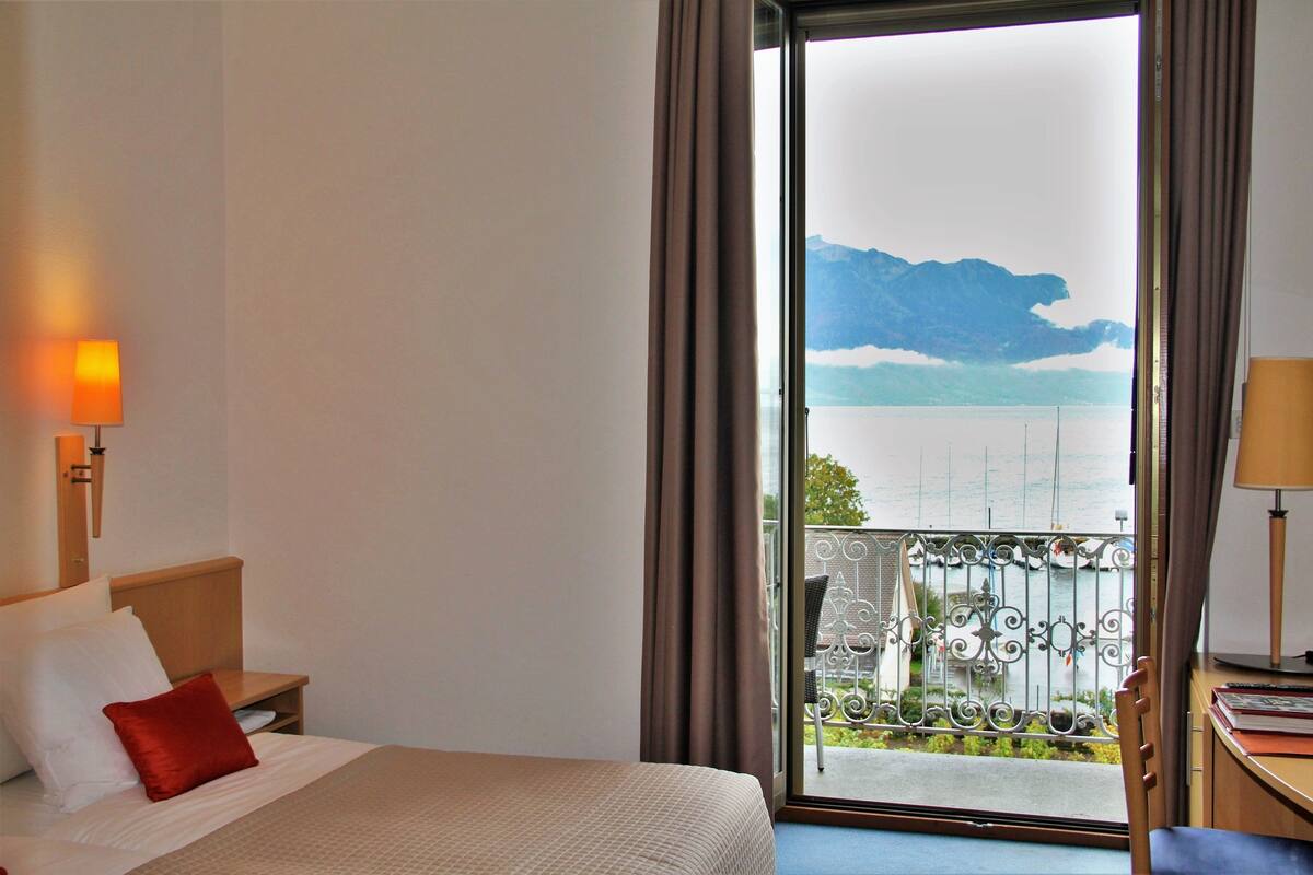 superior single room, 1 double bed, lake view | balcony