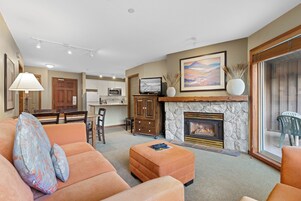 Condo, 2 Bedrooms (# 357) | Living area