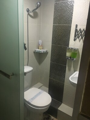 Standard Twin Room | Bathroom | Shower, hair dryer, towels - Temple Street Hotel (Kowloon)
