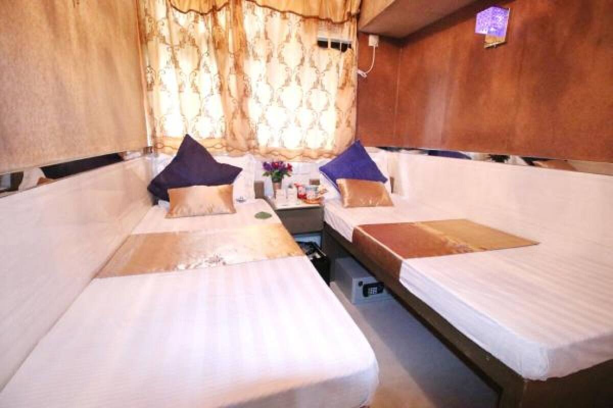 標準雙床房 | 房內夾萬、隔音、熨斗/熨衫板、免費 Wi-Fi
