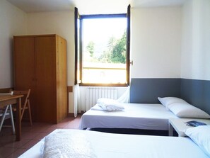 Deluxe Apartment, 1 Bedroom, Kitchenette, Mountain View | Iron/ironing board, free cribs/infant beds, free WiFi, bed sheets - Victoria Hotels Carso (Como)