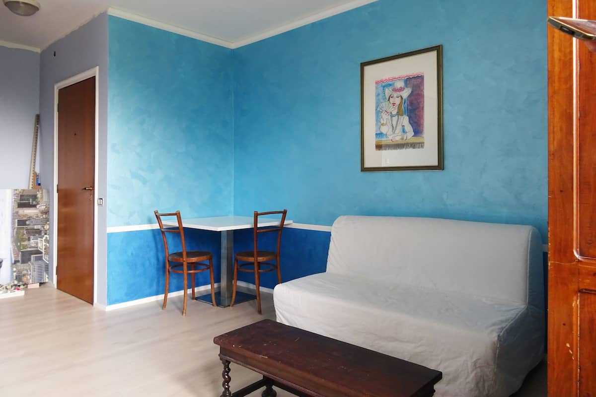 Comfort Apartment, 1 Bedroom, Non Smoking, Mountain View | Iron/ironing board, cribs (free), WiFi (free), bed sheets