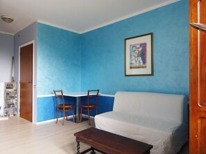 Comfort Apartment, 1 Bedroom, Non Smoking, Mountain View | Iron/ironing board, free cribs/infant beds, free WiFi, bed sheets - Victoria Hotels Carso (Como)