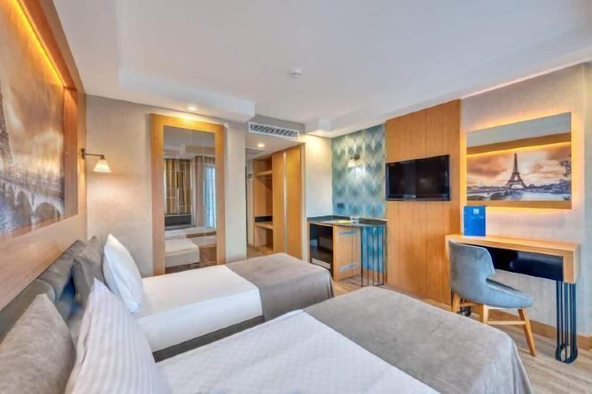 Minibar, Zimmersafe, kostenloses WLAN, Bettwäsche