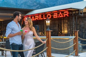 4 bars-salons, bar sur la plage