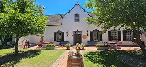 Front of property - De Leeuwenhof Estate (Paarl)