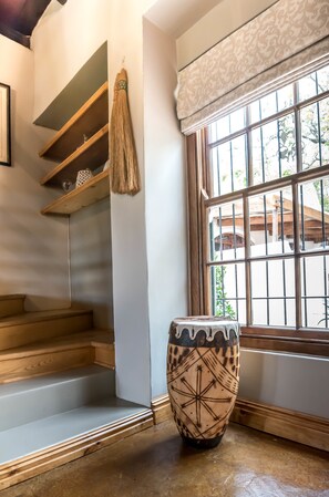 Luxury Apartment | Egyptian cotton sheets, premium bedding, pillow-top beds, in-room safe - De Leeuwenhof Estate (Paarl)