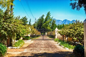 Property entrance - De Leeuwenhof Estate (Paarl)