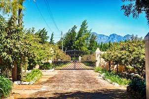 Entrada al alojamiento