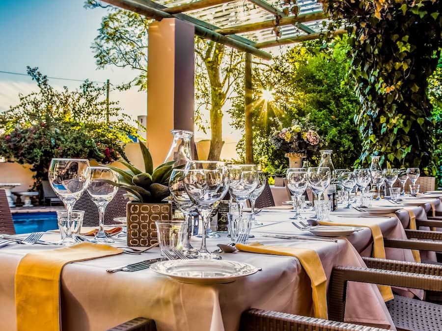 Breakfast and dinner served, international cuisine