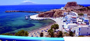 Beach nearby, sun-loungers, beach umbrellas, beach towels - Arhontiko Hotel (Karpathos)