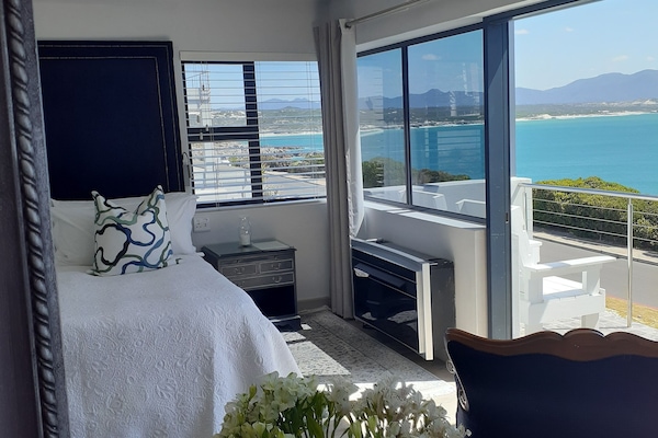 Luxe tweepersoonskamer, balkon, uitzicht op zee | 1 slaapkamer, een minibar, een kluis op de kamer