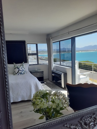 Luxury Double Room, Balcony, Sea View | 1 bedroom, minibar, in-room safe, individually decorated
