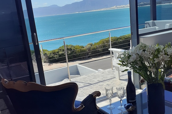 Kamar Double Mewah, balkon, pemandangan laut | Pemandangan dari kamar