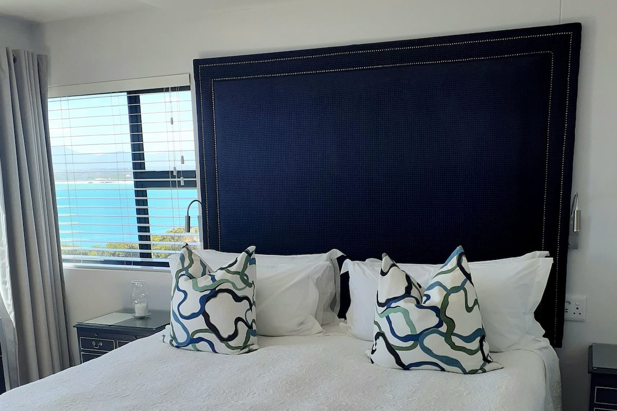 Luxury Double Room, Balcony, Sea View | 1 bedroom, minibar, in-room safe, individually decorated