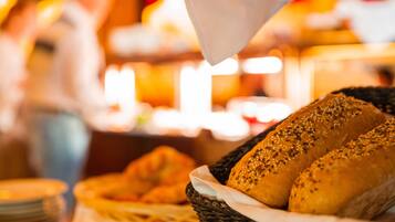 Free daily continental breakfast