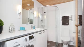 Apartemen, 1 kamar tidur, sauna | Kamar mandi | Shower, pengering rambut, dan handuk