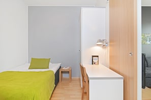 Studiolejlighed - 1 enkeltseng | Premium-sengetøj, skrivebord, mørklægningsgardiner, lydisolering