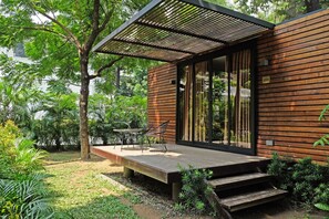 Terrace/patio - The Henry Hotel Manila (Pasay)