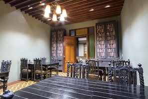 Restaurant - The Henry Hotel Manila (Pasay)